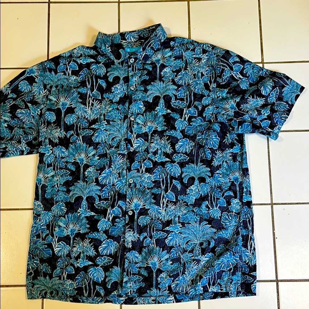 Tori Richard Blue and Black Hawaiian shirt